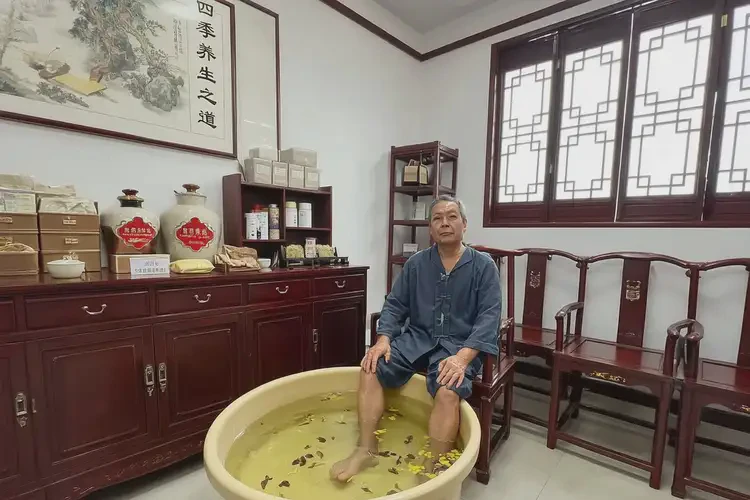 男性脚上出湿疹能治好吗(图2)