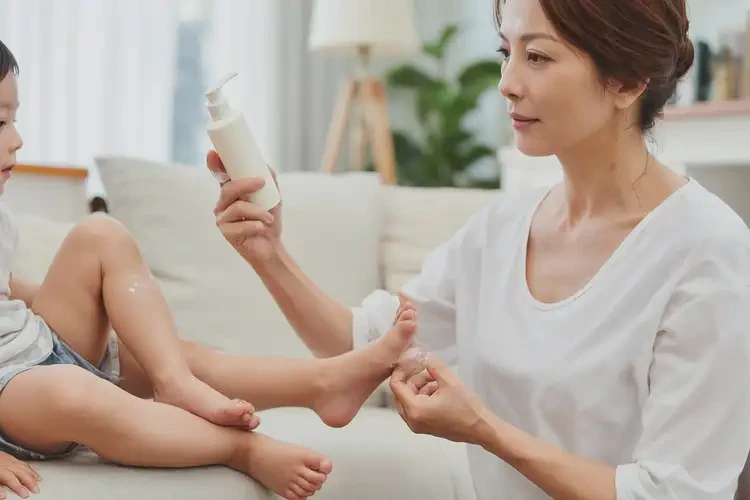 孩子小腿上出现湿疹能治好吗(图1)