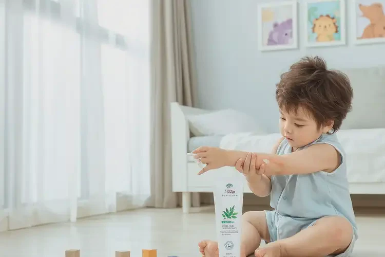 孩子脖子上偶尔长湿疹能治好吗(图2)