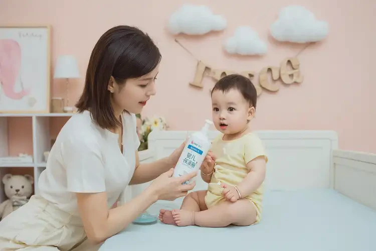 婴幼儿小腿经常起湿疹能治好吗(图1)