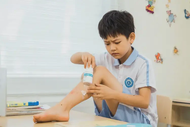 小学生小腿有湿疹能够彻底治愈吗(图2)