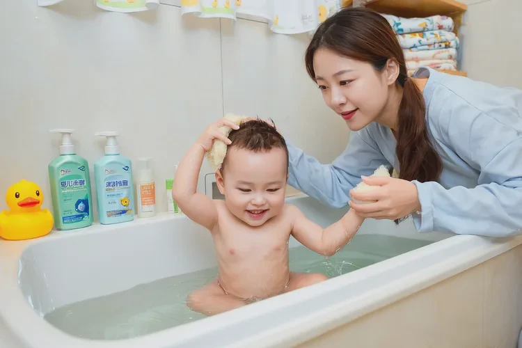 幼儿脖子偶尔起湿疹能治愈吗(图4)