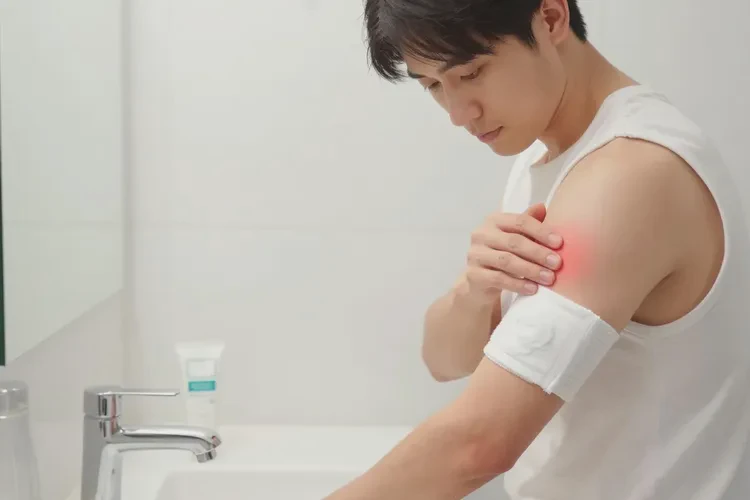 男性手臂上出现湿疹可以治愈吗(图2)