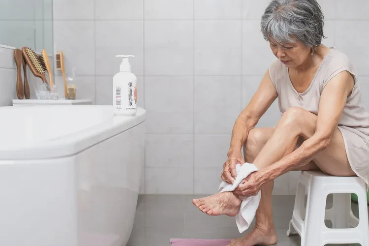 老年人脚上有湿疹能治愈吗(图3)