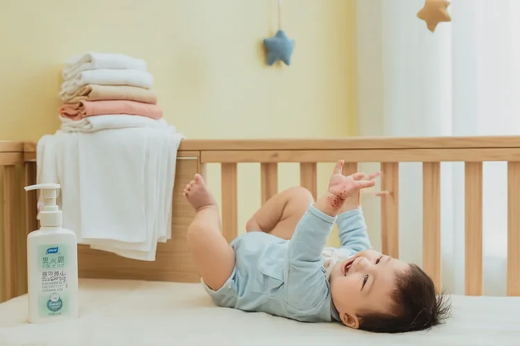 新生儿手上出现湿疹能治愈吗(图3)