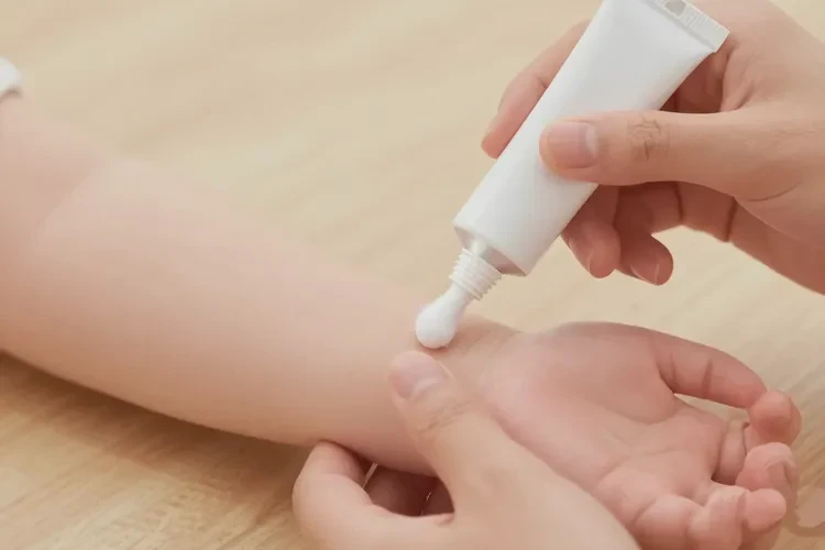 新生儿四肢起湿疹能治愈吗(图2)