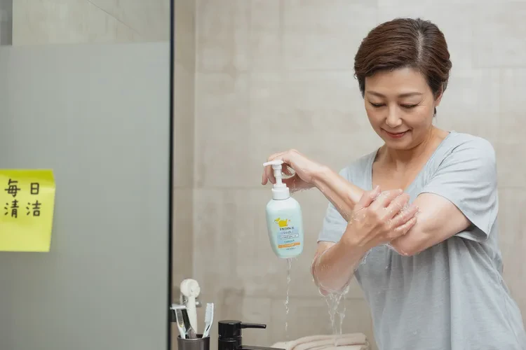 哺乳期妈妈手臂上经常长湿疹能治愈吗(图2)