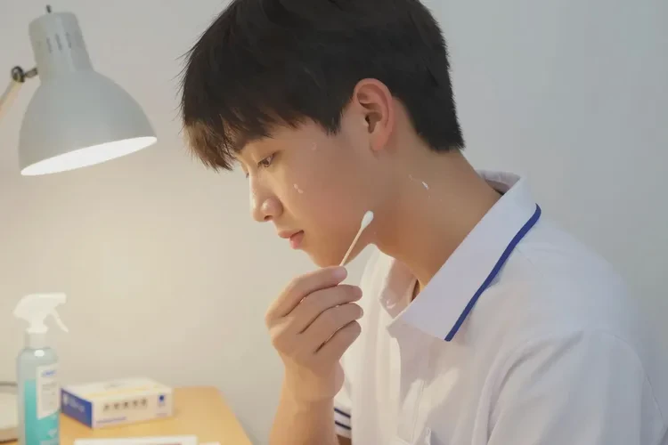 中学生脖子上有湿疹能治愈吗(图1)