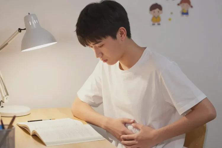 中学生肚子偶尔长湿疹能治愈吗(图1)