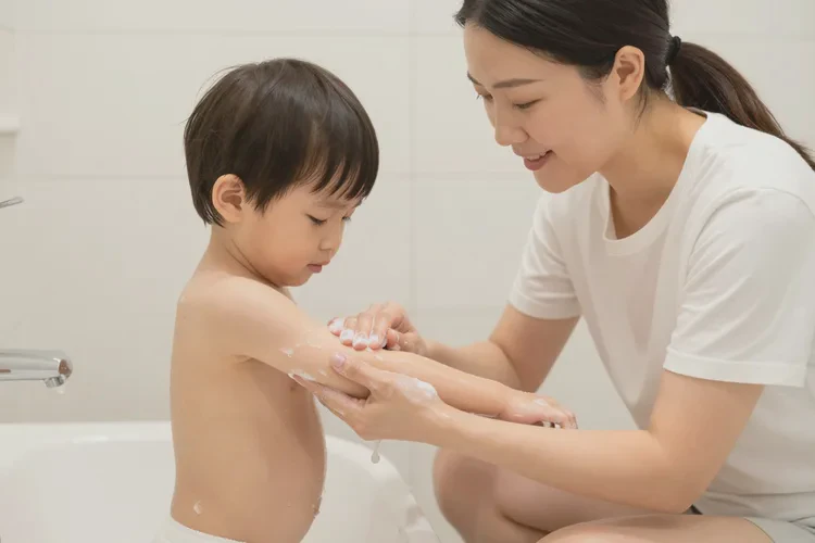 小孩手臂上经常起湿疹能不能治愈(图1)