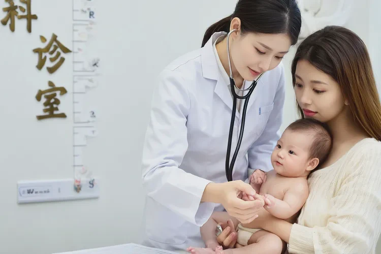 宝宝手上出湿疹能不能治愈(图2)