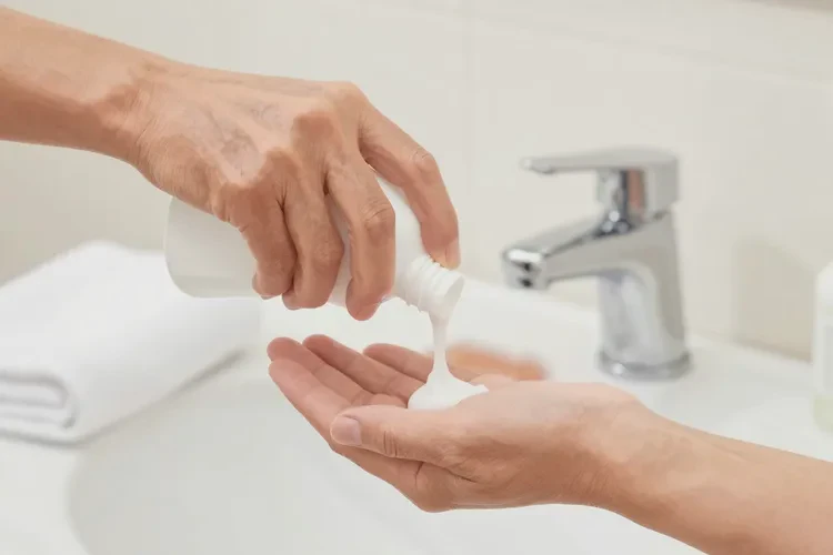 老年人脖子上出湿疹能治愈吗(图2)