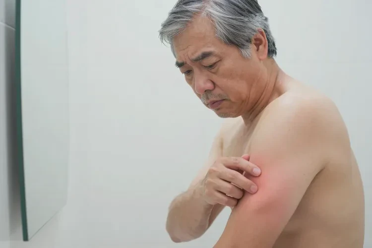 高龄老人四肢经常起湿疹能治愈吗(图2)