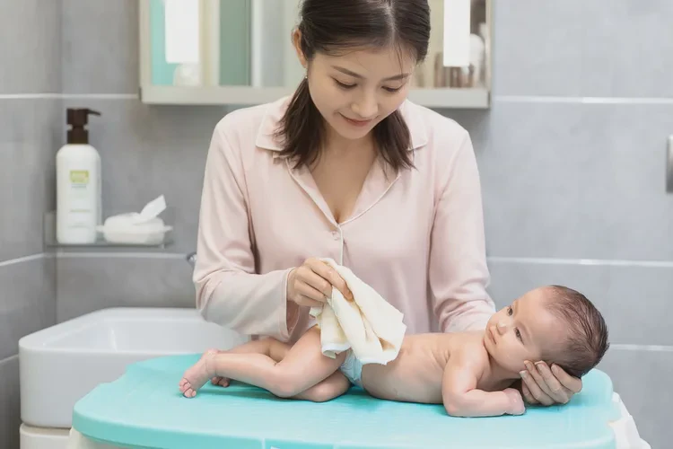 小儿屁股上容易长湿疹可以根治吗(图2)