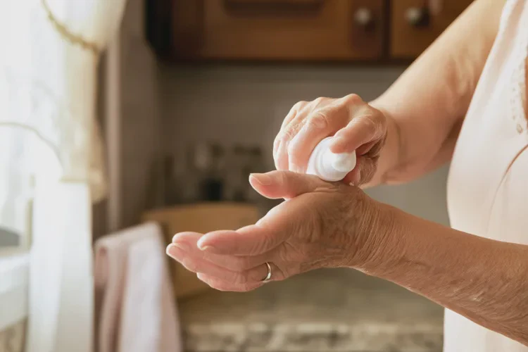 高龄老人小腿上出湿疹可不可以治愈(图2)