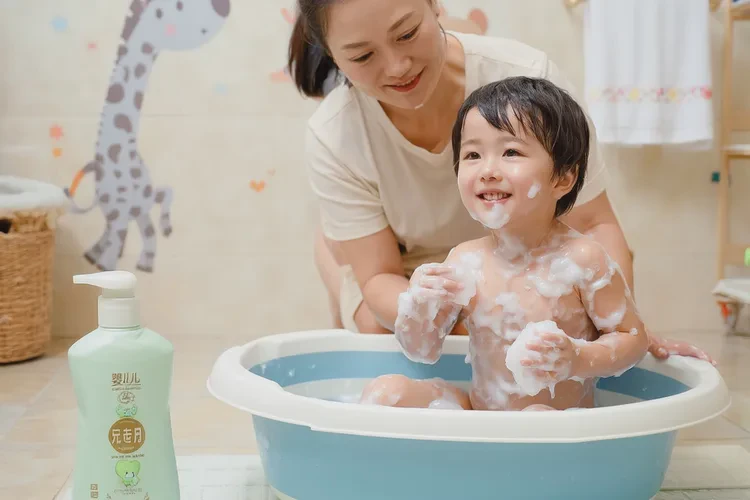 打疫苗前后要注意什么儿童洗澡(图1)