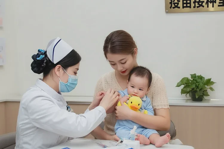 宝宝打疫苗前后应注意(图2)