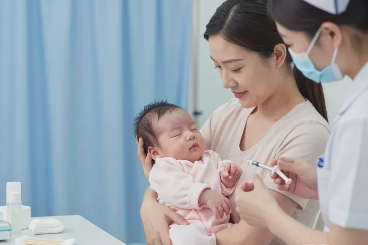 满月宝宝打疫苗前后要注意什么(图1)