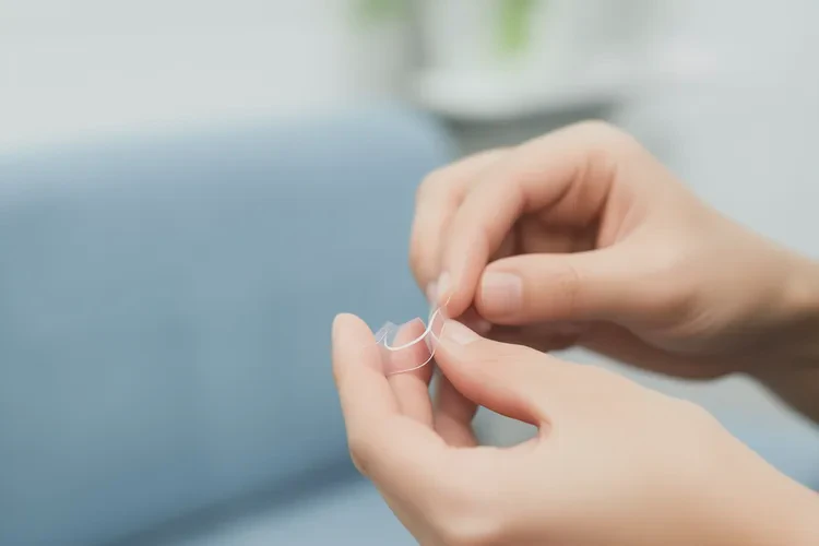 牙齒正畸皮筋拉門(mén)牙(圖2)