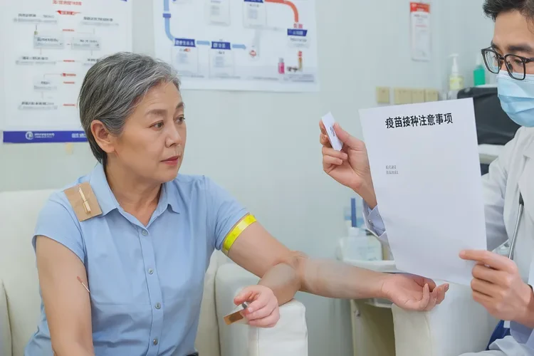 打完疫苗不小心洗澡了(图1)