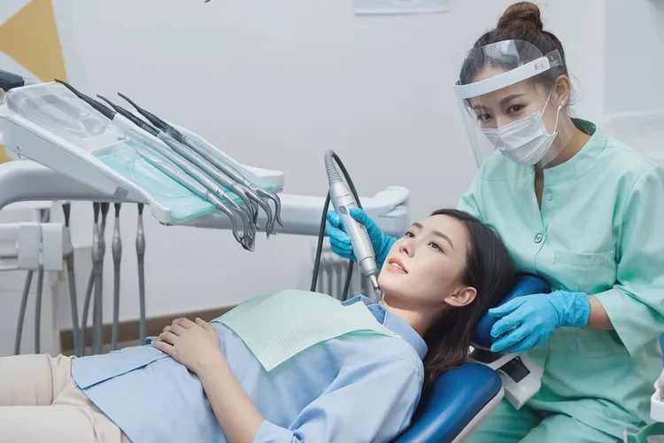 正畸8年后牙齒1度松動(dòng)怎么辦呢(圖3)