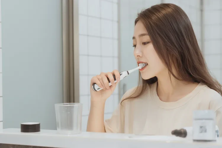 牙齒正畸的牙套有幾種類型(圖4)