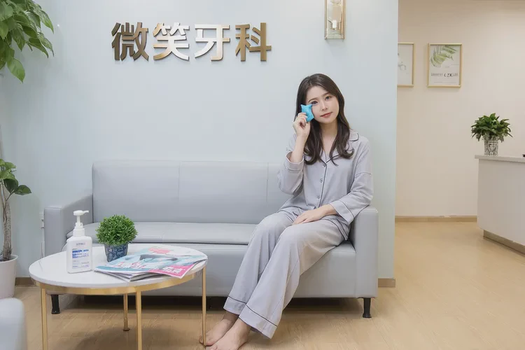 正畸開(kāi)始收縫牙齒會(huì)不會(huì)很疼呢(圖4)