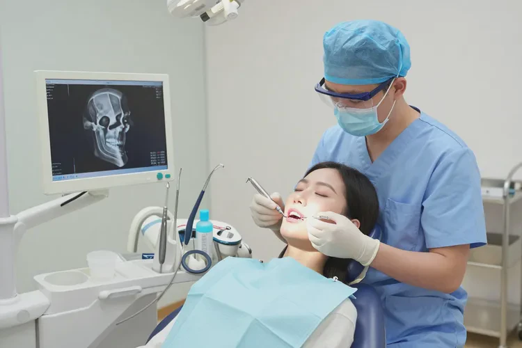 正畸牙齒打骨釘?shù)奈：τ心男┌Y狀(圖1)